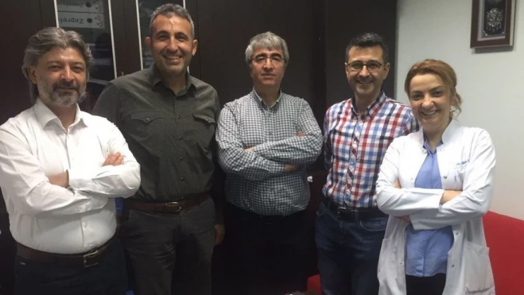 Balonlaşan karın damarına yapay damar kaplı stent takıldı