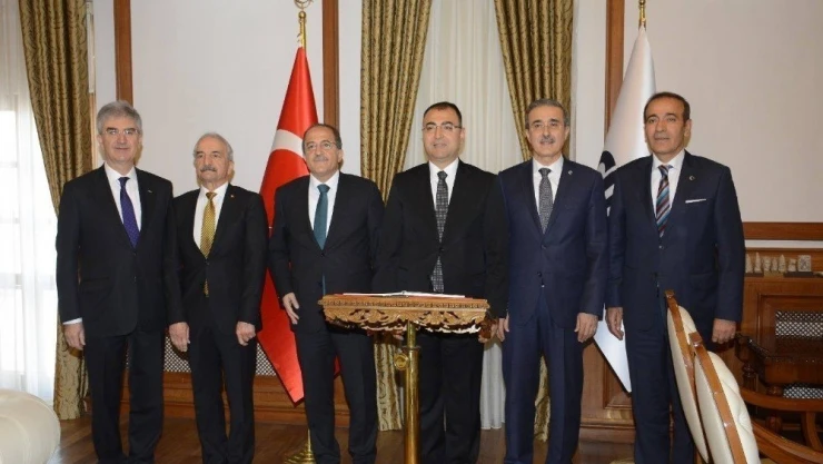 Vali Toprak MSB Bakan Yardımcısı Şuay Alpay'ı ağırladı