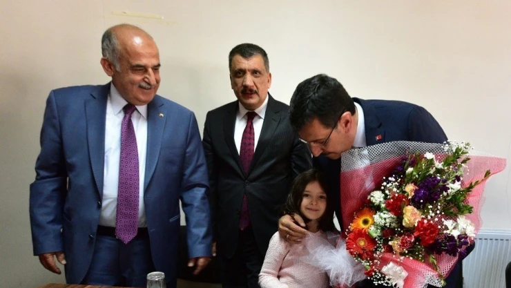 Bakan Tüfenkci yetim aileleriyle bir araya geldi