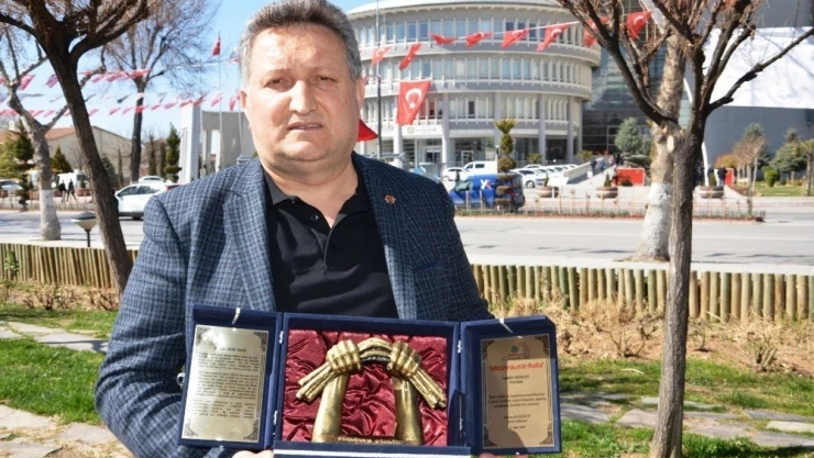 Özpolat'a Kazakistan'da anlamlı ödül