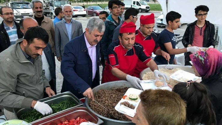 Hasta ve yakınları için iftar çadırı
