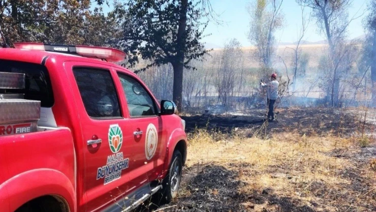 Akçadağ'da bahçe yangını