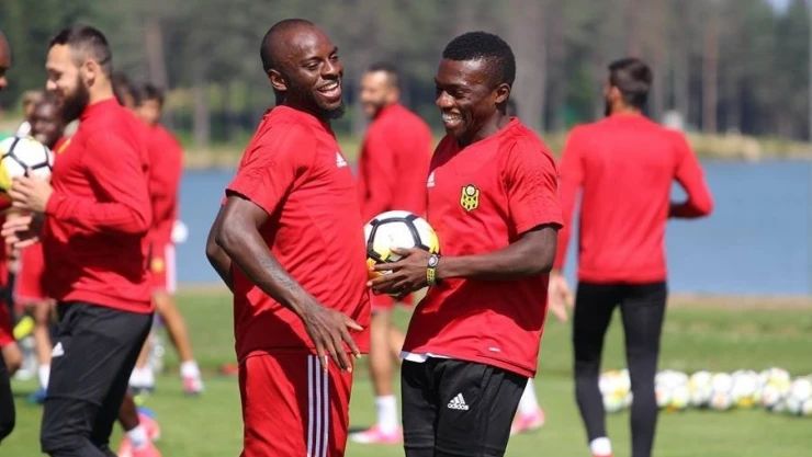 Evkur Yeni Malatyaspor'da 4 futbolcuyla yollar ayrılıyor
