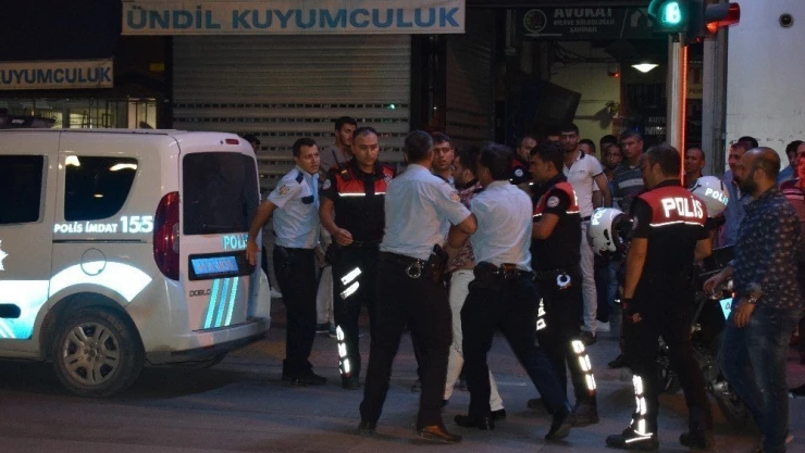 Trafikte yol verme kavgası karakolda bitti
