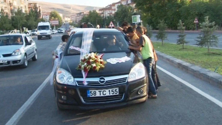 Çocukların üç kuruş için ölümüne bahşiş oyunu