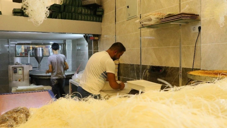 Çarşı pazarda bayram yoğunluğu