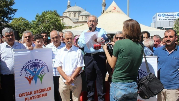 Arakan'da Müslümanlara yönelik katliamlara tepkiler sürüyor
