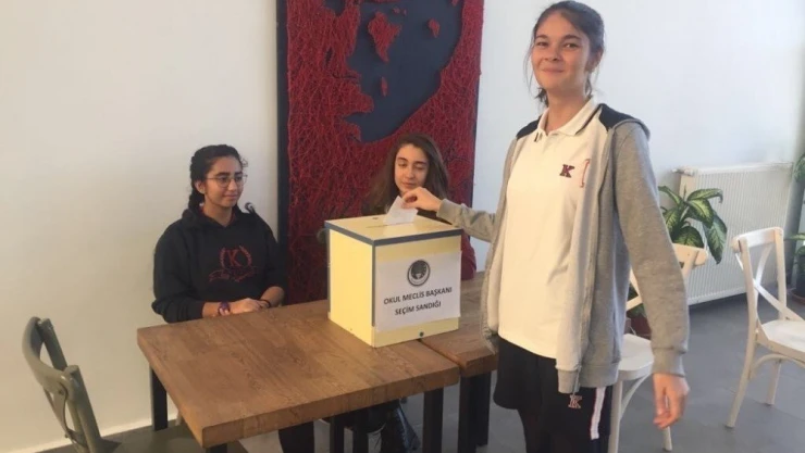 Öğrenciler arasında başkanlık seçimi heyecanı
