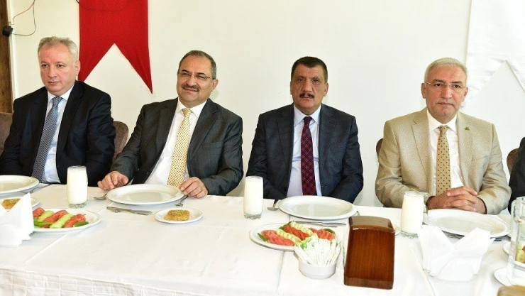 Battalgazi Belediyesinden Muhtarlar Günü etkinliği
