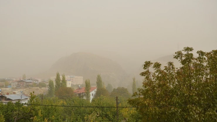 Darende'yi toz bulutu kapladı
