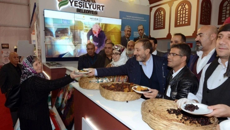 Yeşilyurt Belediyesi standına büyük ilgi
