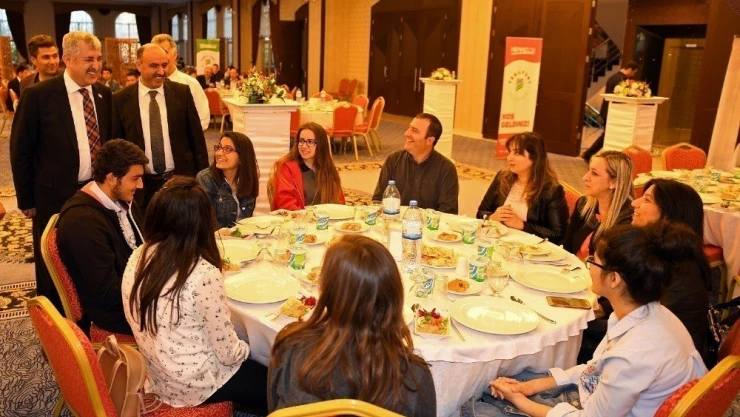 Başkan Polat geleceğin bilim adamlarını ağırladı
