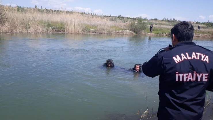 Balık tutmaya gittiği çayda boğuldu
