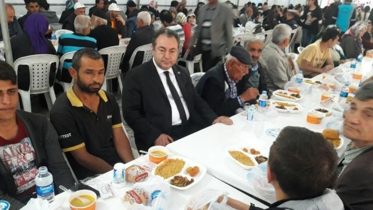 Samanlıoğlu ilk iftarını vatandaşlarla birlikte açtı