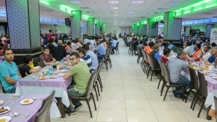 Gürkan, belediye çalışanları ile iftarda buluştu