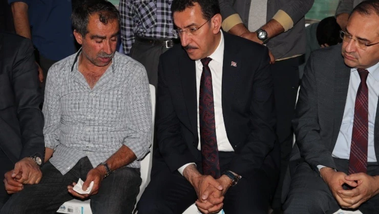 Bakan Tüfenkci, şehit ailesini ziyaret etti