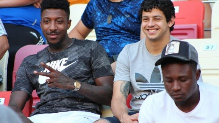 Yeni transferler maçı tribünde izledi