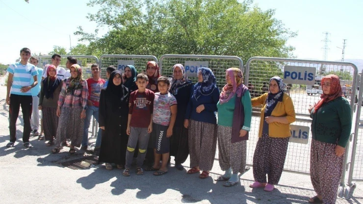 Mahalleliden baz istasyonuna tepki!