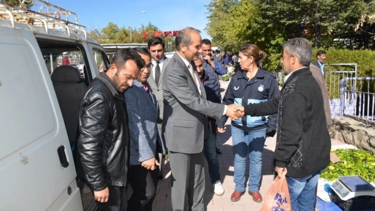Başkan Kızıldaş  pazarcıların sorunlarını dinledi