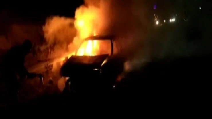 Otomobil bomba gibi patladı