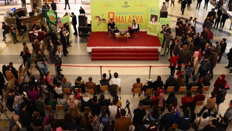 Oyuncu İpek Tuzcuoğlu 'Ben eğitimden yanayım'