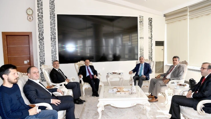 Başkan Polat, eski Vali Ulvi Saran'ı kabul etti