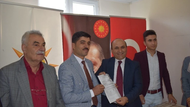 Akçadağ'da AK Parti'den aday adayı oldu