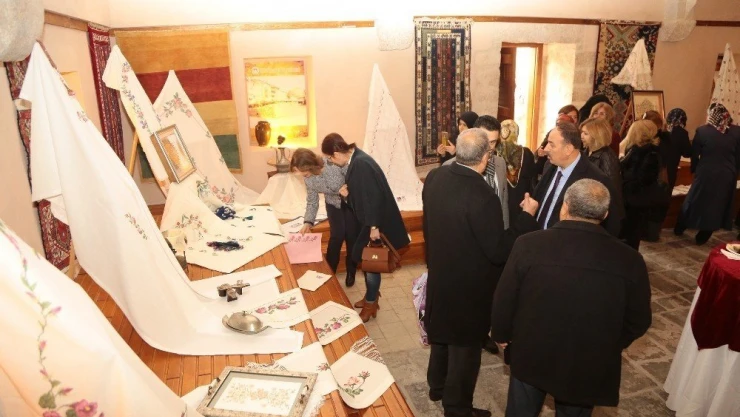 Tahtalı hamam müzesi'nde 'İğneden Dökülenler' sergisi