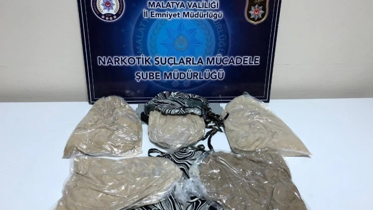 Polisin dikkatinden kaçmadı, 4 kilo eroin ele geçirildi