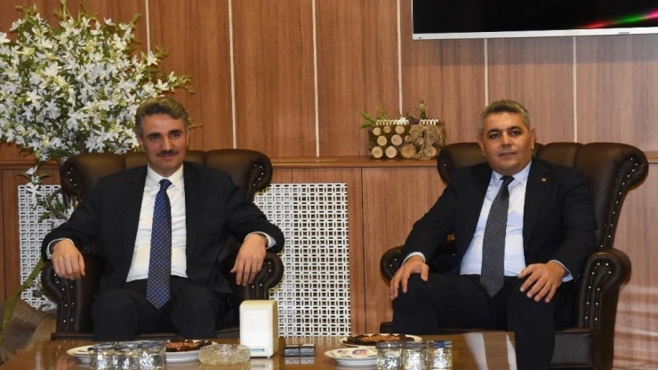 Vali Baruş, TSO'dan ekonomi ile ilgili brifing aldı