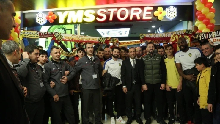 E.Yeni Malatyaspor'un imza gününe yoğun ilgi