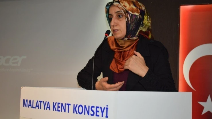 Kent Konseyi'nde 'Değerler Önce Ailede Kazanılır' konferansı