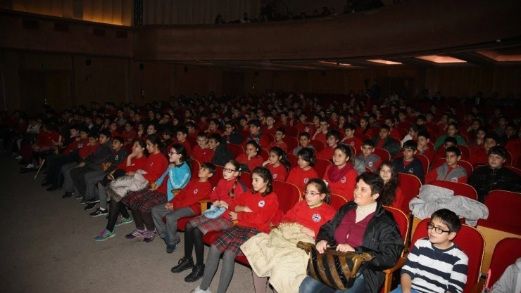 70 bin çocuk hayatlarında ilk kez tiyatro keyfi yaşadı
