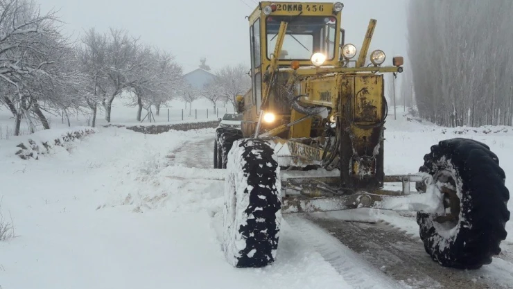Malatya'da Büyükşehir Belediyesi kar mesaisinde