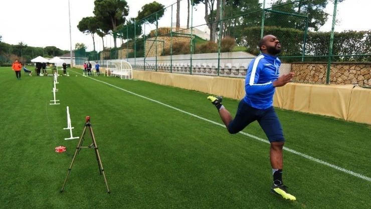 E.Yeni Malatyaspor kalecisi Farnolle ikinci yarı öncesi iddialı