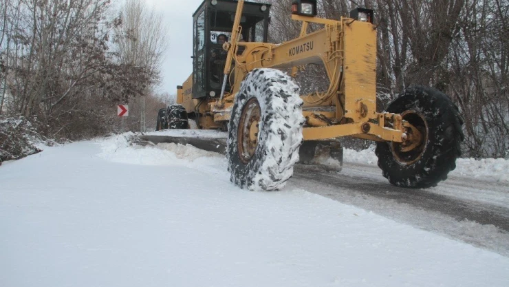Elazığ'da 233 köy yolu açıldı, 16'sında çalışma sürüyor