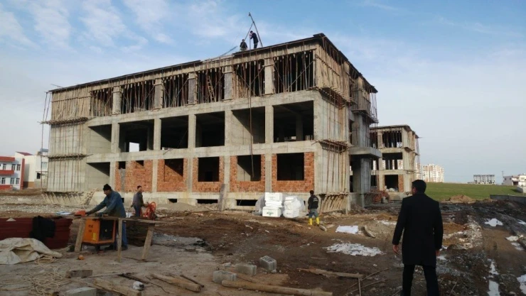 Okul inşaat çalışmaları devam ediyor