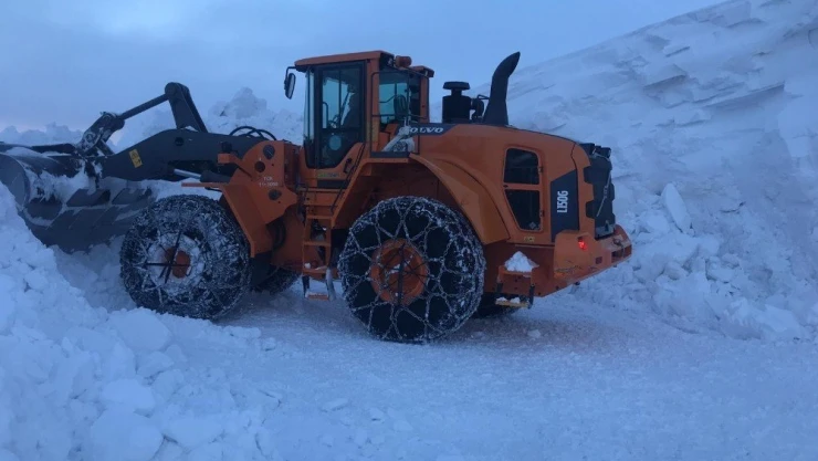 5 metrelik kar engeli 1 ay sonra aşıldı