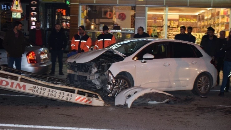 Park halindeki otomobile çarptı