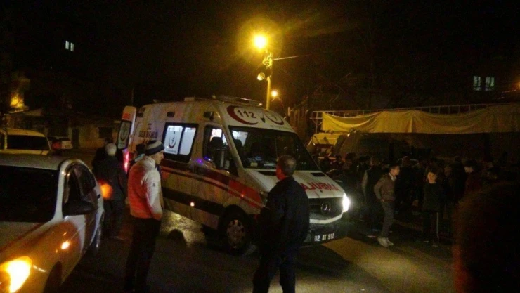 Otomobil ile hafif ticari araç çarpıştı: 3 yaralı