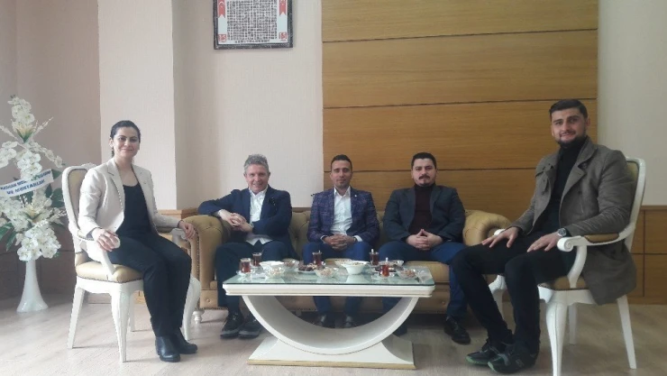 TRT spikerinden Kaymakama ziyaret