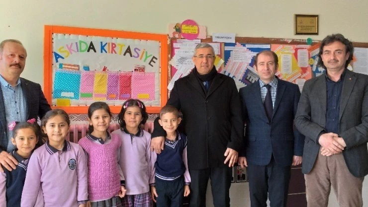 Darende'de askıda kırtasiye projesi