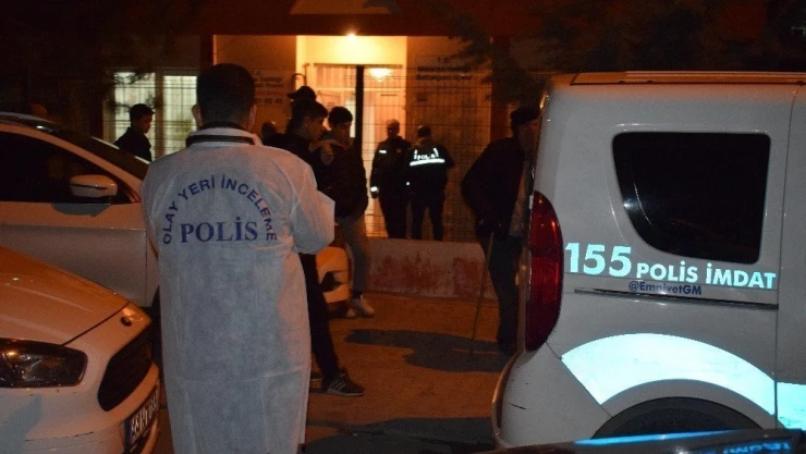 Ofisinde kanlar içinde bulunan muhtar hayatını kaybetti