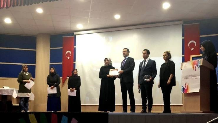 Kitap okuyarak Umre kazandılar