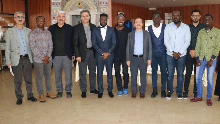 Rektör Kızılay, Afrikalı öğrencilerle buluştu