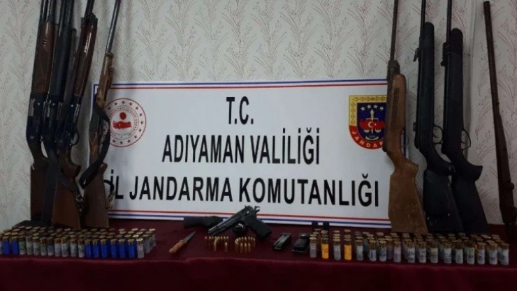 Adıyaman'da bir evde çok sayıda silah ele geçirildi