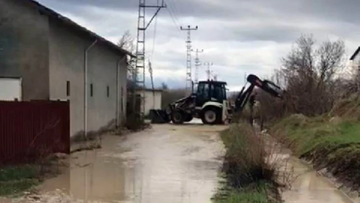 Akçadağ'da sağanak ve dolu yağışı sele neden oldu