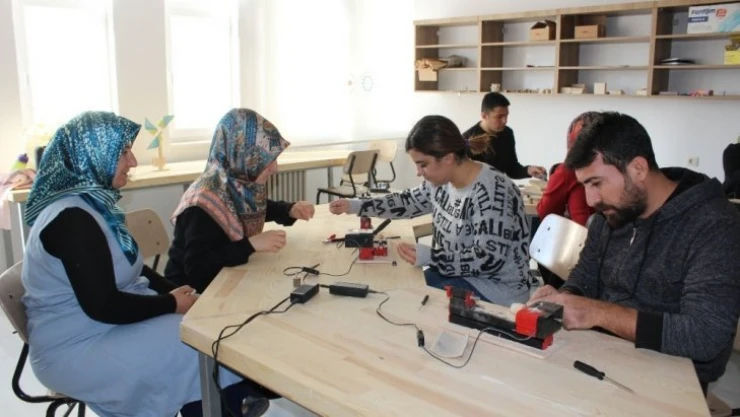 Ara tatilde STEM ve ahşap atölye kursları