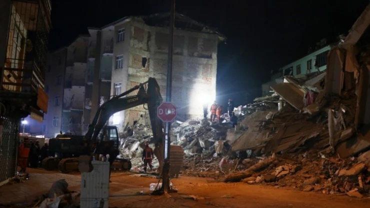 Arama kurtarma çalışmaları eğitimli köpekle aralıksız devam ediyor