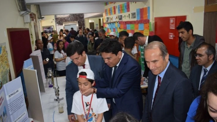 Arguvan'da TÜBİTAK 4006 Fuarı